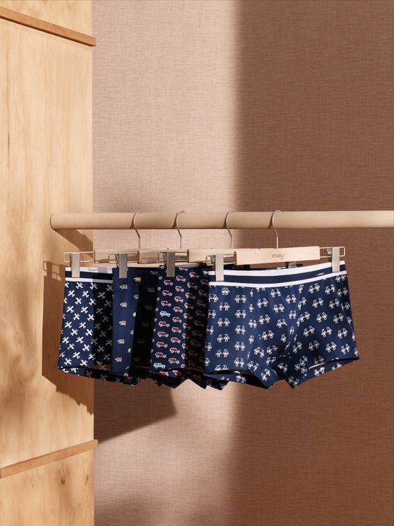 INTIMATES Image